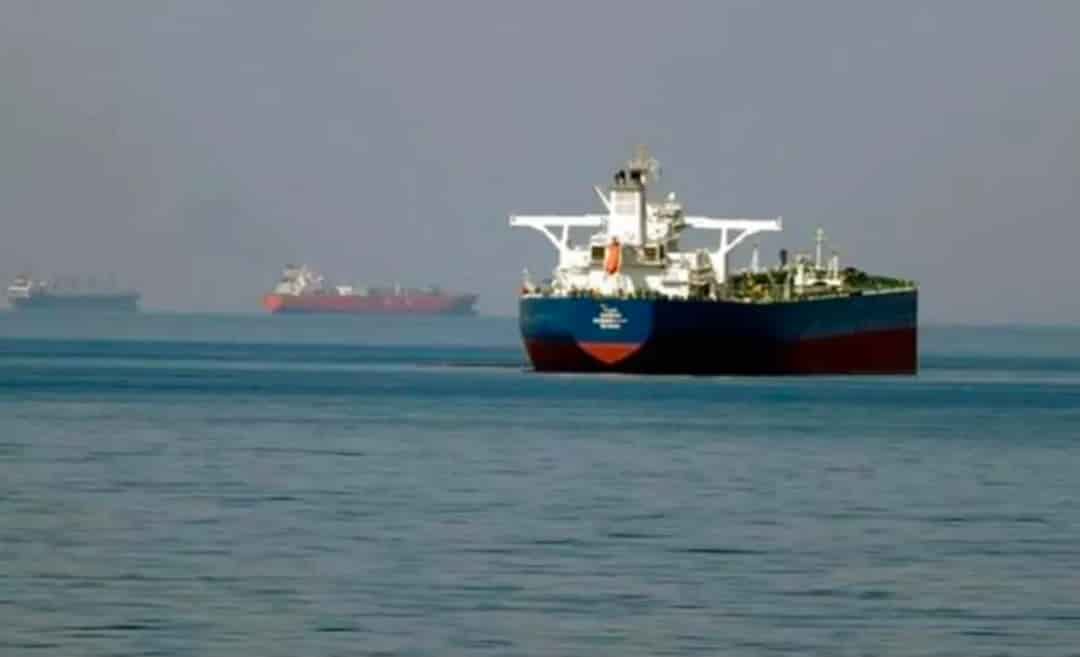 Embarcaciones iraníes disparan contra un petrolero en Ormuz, según agencia marítima