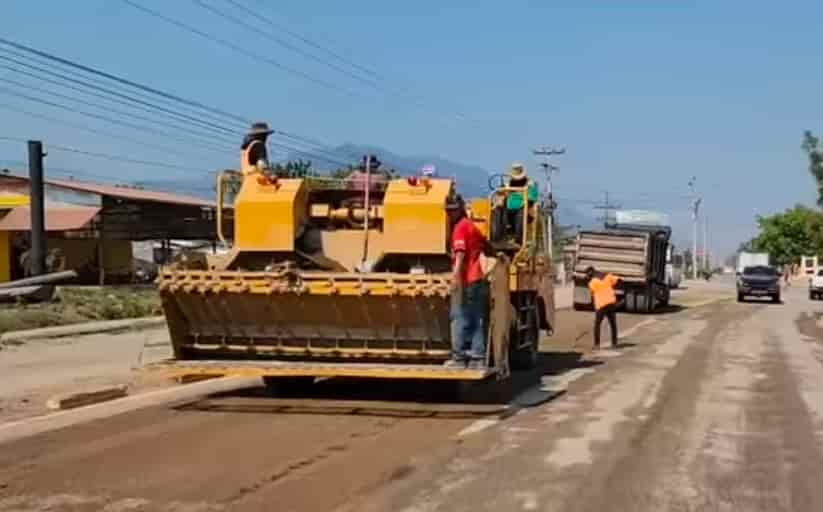 Aplican microcarpeta asfáltica en carretera Olanchito_San Marcos