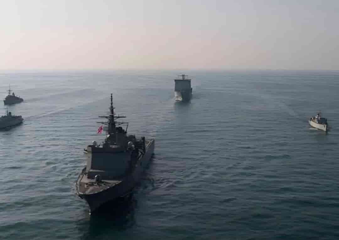 EEUU ataca un barco que intentaba romper el bloqueo a Irán cerca del estrecho de Ormuz