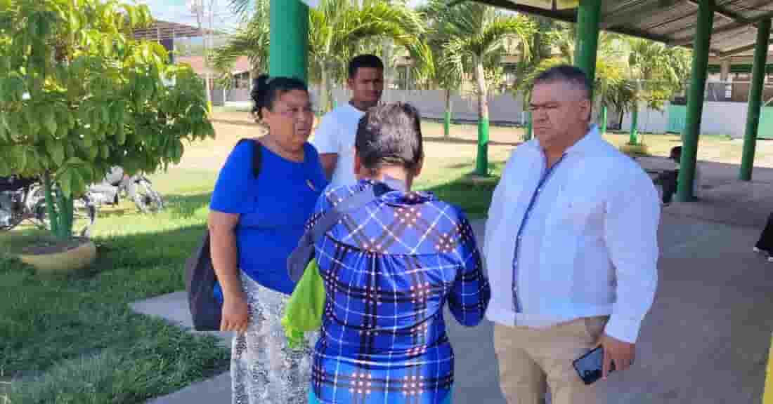Entregan tarjetas alimentarias de 150 dólares a más de 1,200 familias de escasos recursos