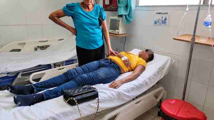 Madre y recién nacido resultan heridos tras accidente de motocicleta frente al Centro de Salud de Olanchito