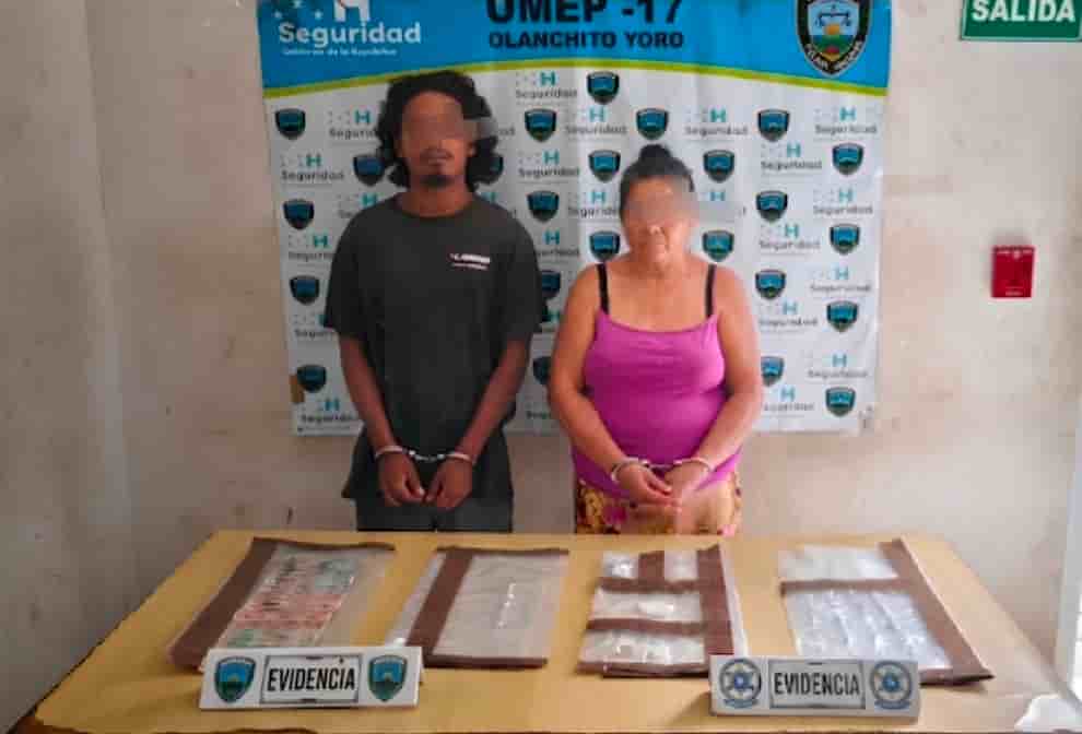 Dos capturados en allanamiento por tráfico de drogas en Arenal; decomisan crack, cocaína y dinero en efectivo