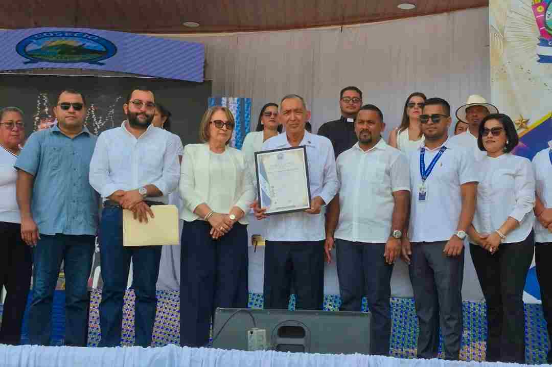 COSECIO rinde homenaje al abogado Gabino Morales, el hombre que ayudó a darle vida jurídica a la Semana Cívica de Olanchito